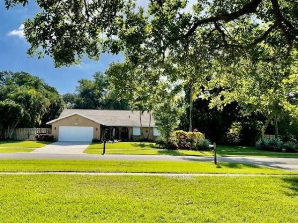 Pinewood East 2 Of Wellington, 166 Wranglewood Dr, Wellington, Florida 33414, image 1