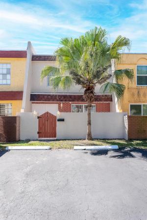 Greenbrier, 7500 NW 75th St, Tamarac, Florida 33321, image 1