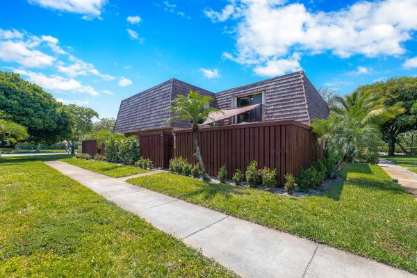 Waterford Courtyards South, 2436 SW 15th St, Deerfield Beach, Florida 33442, image 1