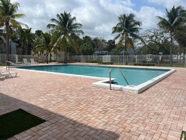 Clear Lake Palms, 431 Executive Center Dr #207, West Palm Beach, Florida 33401, image 1