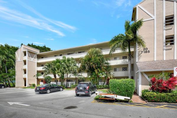 Huntington Lakes 3, 7185 Huntington Ln #301, Delray Beach, Florida 33446, image 1