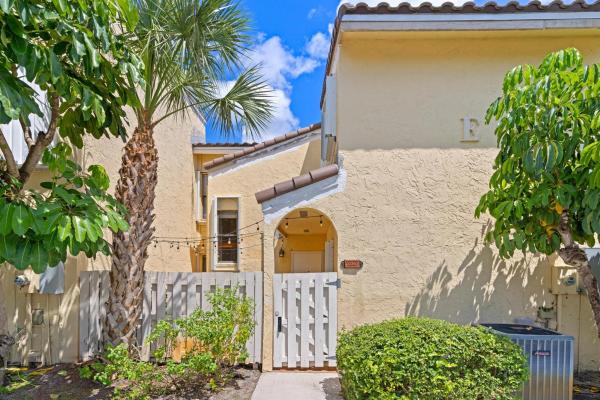Pineapple Walk, 22350 Pineapple Walk Dr, Boca Raton, Florida 33433, image 1