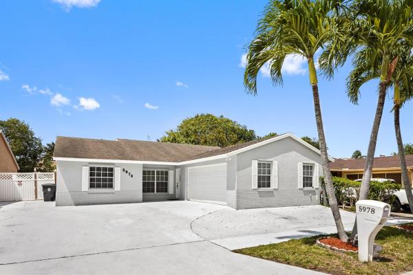 Lantana Homes, 5978 Lincoln Cir, Lake Worth Beach, Florida 33463, image 1