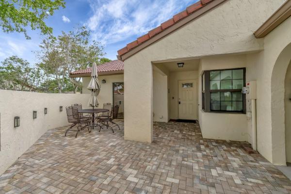 The Landings At Aberdeen, 5579 Parkwalk Cir E, Boynton Beach, Florida 33472, image 2