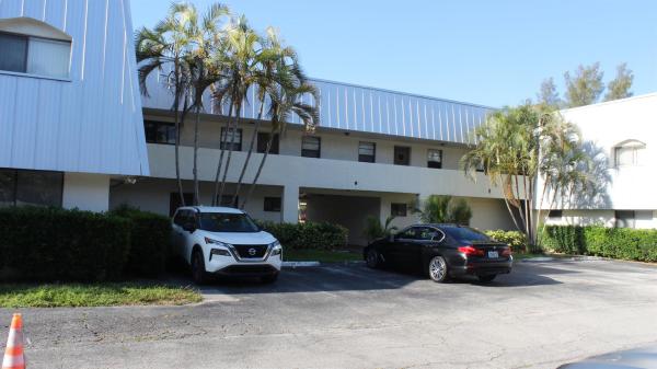 Centre Hill Courts, 875 NW 13th St #4150, Boca Raton, Florida 33486, image 1