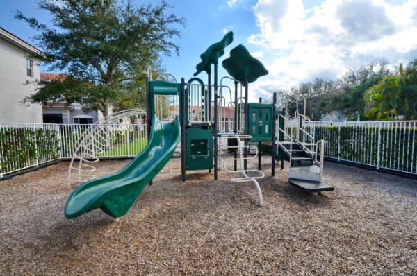 Carriage Pointe Townhomes, 128 Lancaster Rd, Boynton Beach, Florida 33426, image 2