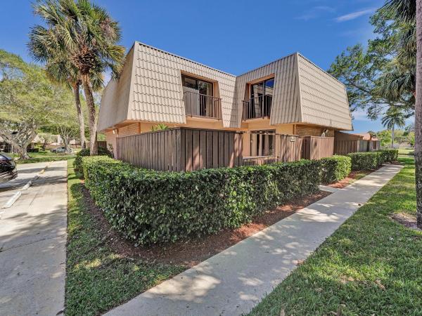 Village Of Sandalwood Lakes South, 5623 56th Way, West Palm Beach, Florida 33409, image 1