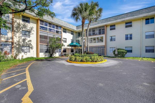 Sabal Palm Village, 5180 E Sabal Palm Blvd #327, Tamarac, Florida 33319, image 1