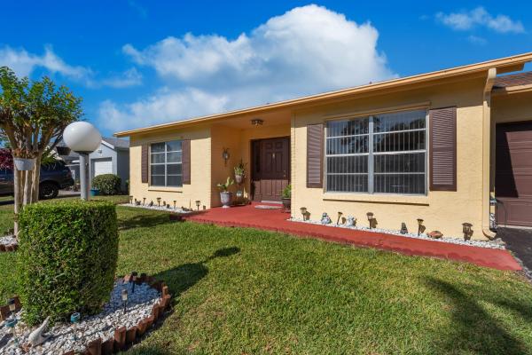 Lucerne Homes East, 6389 Summer Sky Ln, Greenacres, Florida 33463, image 3