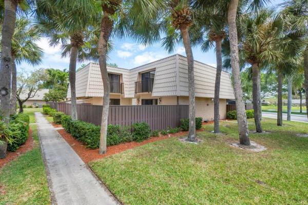 Village Of Sandalwood Lakes South, 6419 64th Way, West Palm Beach, Florida 33409, image 1