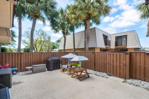 Village Of Sandalwood Lakes South, 6419 64th Way, West Palm Beach, Florida 33409, image 2