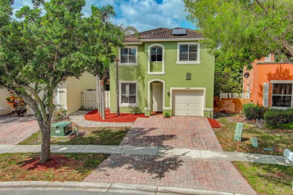 Tahoe At Lakes Of Laguna, 4349 Lake Tahoe Cir, West Palm Beach, Florida 33409, image 1