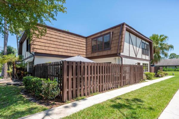 Weybridge Townhomes, 128 Weybridge Cir #D, Royal Palm Beach, Florida 33411, image 1