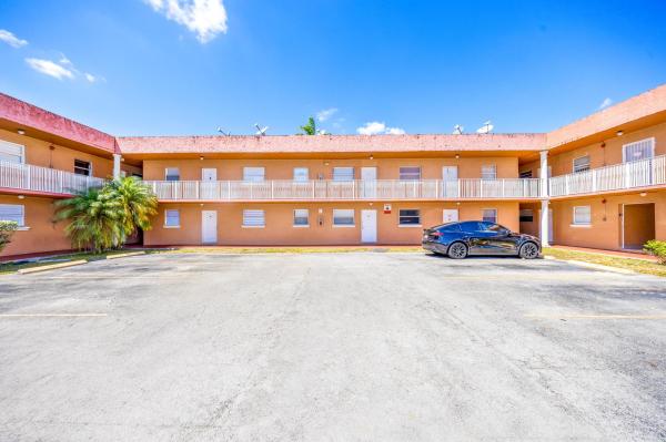 Bella Luna, 1265 W W 24th St St #120, Hialeah, Florida 33010, image 1