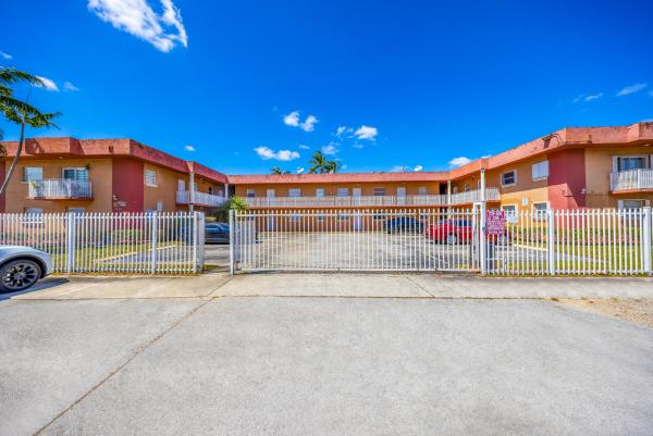 Bella Luna, 1265 W W 24th St St #120, Hialeah, Florida 33010, image 2