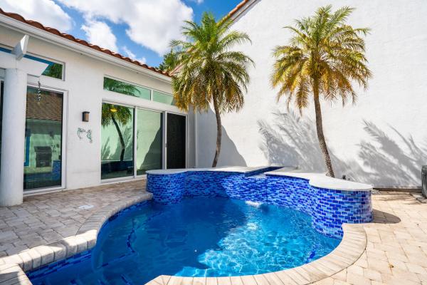 Candlewood, 3839 Candlewood Ct, Boca Raton, Florida 33487, image 2