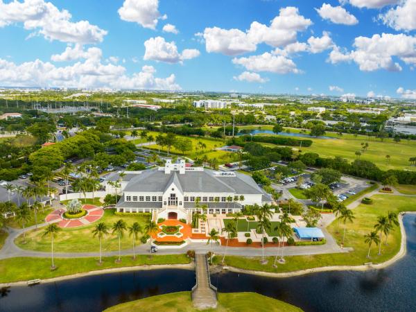 Candlewood, 3839 Candlewood Ct, Boca Raton, Florida 33487, image 3