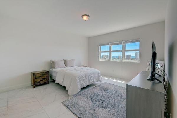 Marina Grande Club & Residences, 2640 Lake Shore Dr #2008, Riviera Beach, Florida 33404, image 2
