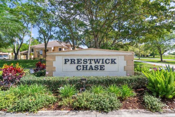 Prestwick Chase, 382 Prestwick Cir #4, Palm Beach Gardens, Florida 33418, image 3