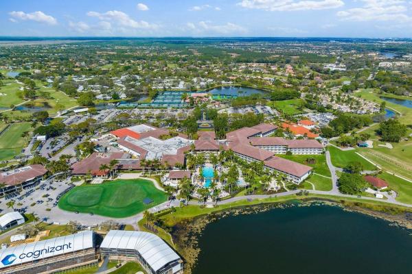 Prestwick Chase, 382 Prestwick Cir #4, Palm Beach Gardens, Florida 33418, image 2
