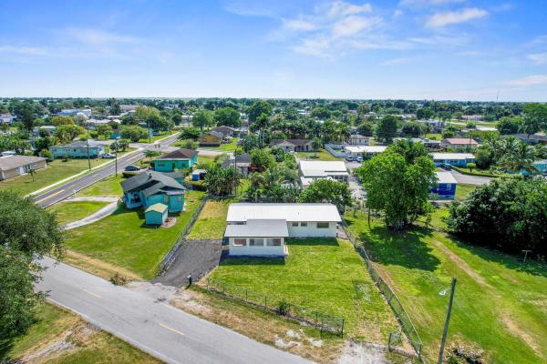 Holloway, 615 SE 2nd St, Belle Glade, Florida 33430, image 1