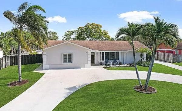 Florida Gardens, 87 Cuyahoga Rd, Lake Worth, Florida 33467, image 1