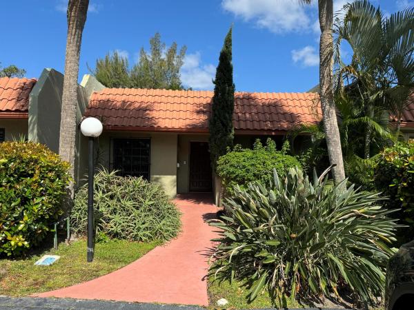 Vizcaya Garden Villas, 185 SE 7th St, Deerfield Beach, Florida 33441, image 1