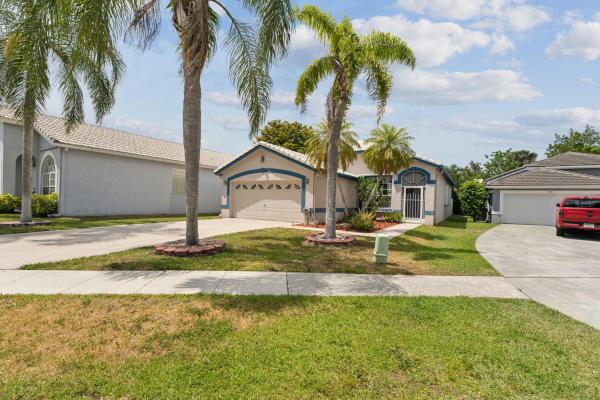 Monterey On The Lake, 922 Lake Wellington Dr, Wellington, Florida 33414, image 1