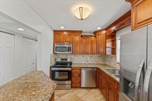 Lakeside Village, 719 Lori Dr #310, Palm Springs, Florida 33461, image 2