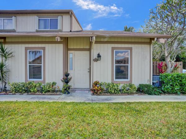 313 Maplecrest Cir, Jupiter, Florida 33458, image 1