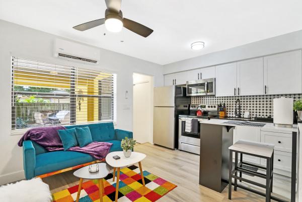 Coral Point, 2032 NE 26th St #1-6, Wilton Manors, Florida 33305, image 3