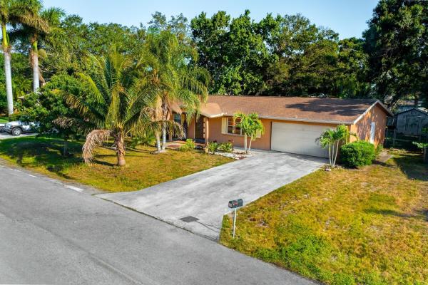Maravilla Plaza, 1809 Linwood Ave, Fort Pierce, Florida 34982, image 1