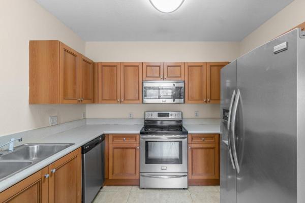 Estancia At Palm Springs, 809 Talia Cir, Palm Springs, Florida 33461, image 1