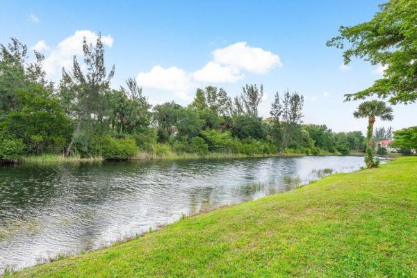 Golden Lakes Village, 186 Lake Susan Ln, West Palm Beach, Florida 33411, image 1