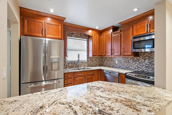 Lakeside Village, 709 Lori Dr #205, Palm Springs, Florida 33461, image 2