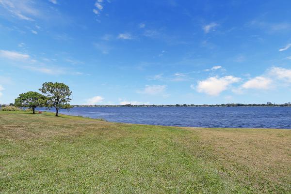 Presidential Estates, 8 Interlachen Cir, West Palm Beach, Florida 33401, image 2