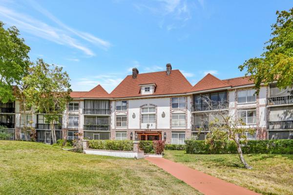 International Village At Inverrary, 3650 Inverrary Dr #2q, Lauderhill, Florida 33319, image 1