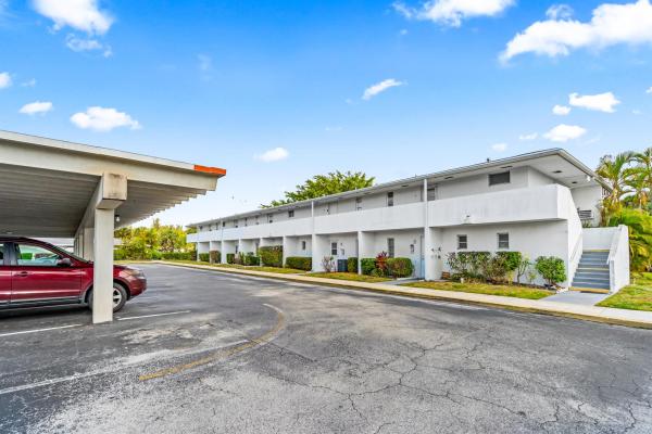 Greenway Village North, 148 West Ct, Royal Palm Beach, Florida 33411, image 1