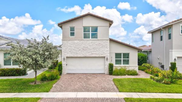 Veleiros At Crystal Lake, 4128 Rosa Dr, Deerfield Beach, Florida 33064, image 1