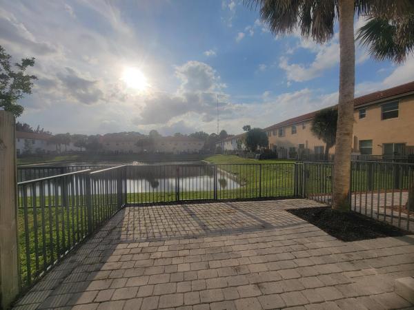 Charleston Commons, 4331 Braxton Ave, West Palm Beach, Florida 33417, image 2
