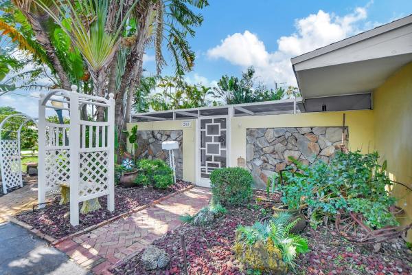 Boca Islands, 200 SW 12th St, Boca Raton, Florida 33432, image 1