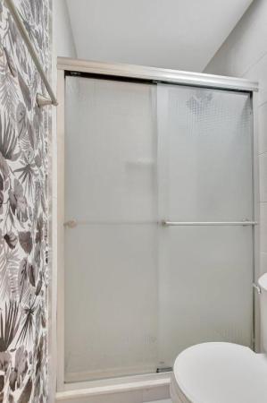 Sanctuary Pines In Boca Raton, 3939 NE 5th Ave #B202, Boca Raton, Florida 33431, image 2