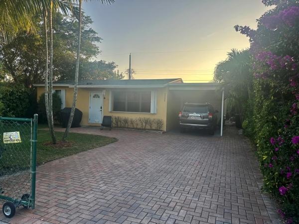 Whispering Palms, 1225 S E St, Lake Worth Beach, Florida 33460, image 1
