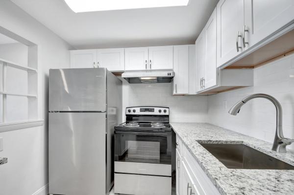 Lakeside Point Gardens, 2204 Lake Osborne Dr #18, Lake Worth Beach, Florida 33461, image 1