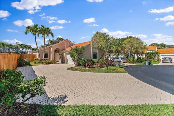 La Lique At Crystal Pointe, 13175 La Lique Ct, Palm Beach Gardens, Florida 33410, image 1