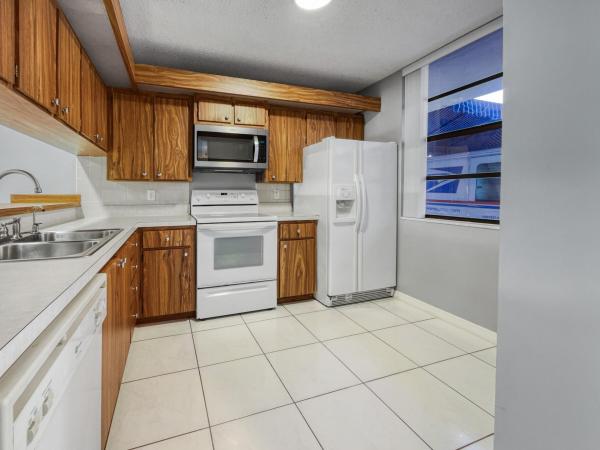 Whitehall 2 Of Pine Island Ridge, 1713 Whitehall Dr #103, Davie, Florida 33324, image 3
