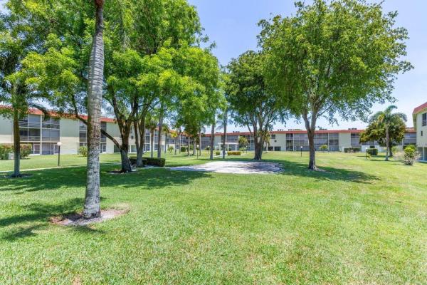 Regal Palms, 3100 Springdale Blvd #307, Palm Springs, Florida 33461, image 1