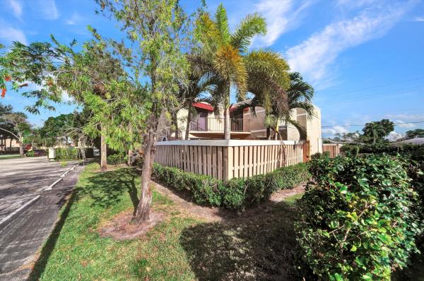 Chateau Wood, 3750 Village Dr #D, Delray Beach, Florida 33445, image 1