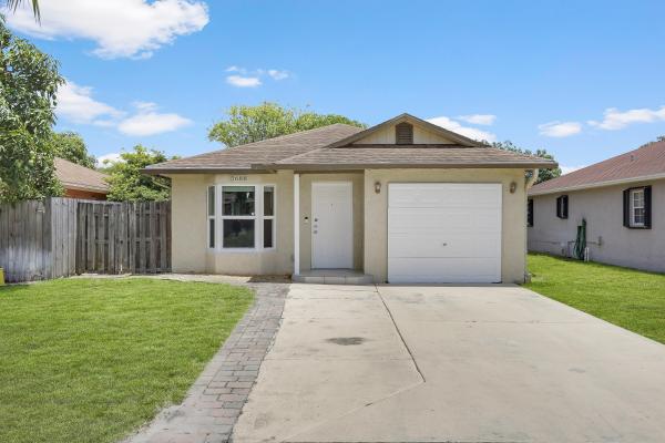 The Courts At Boynton Place, 5688 Boynton Cres, Boynton Beach, Florida 33437, image 1