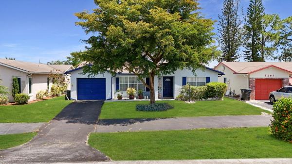 Lucerne Lakes North, 7195 Pine Manor Dr, Lake Worth Beach, Florida 33467, image 1